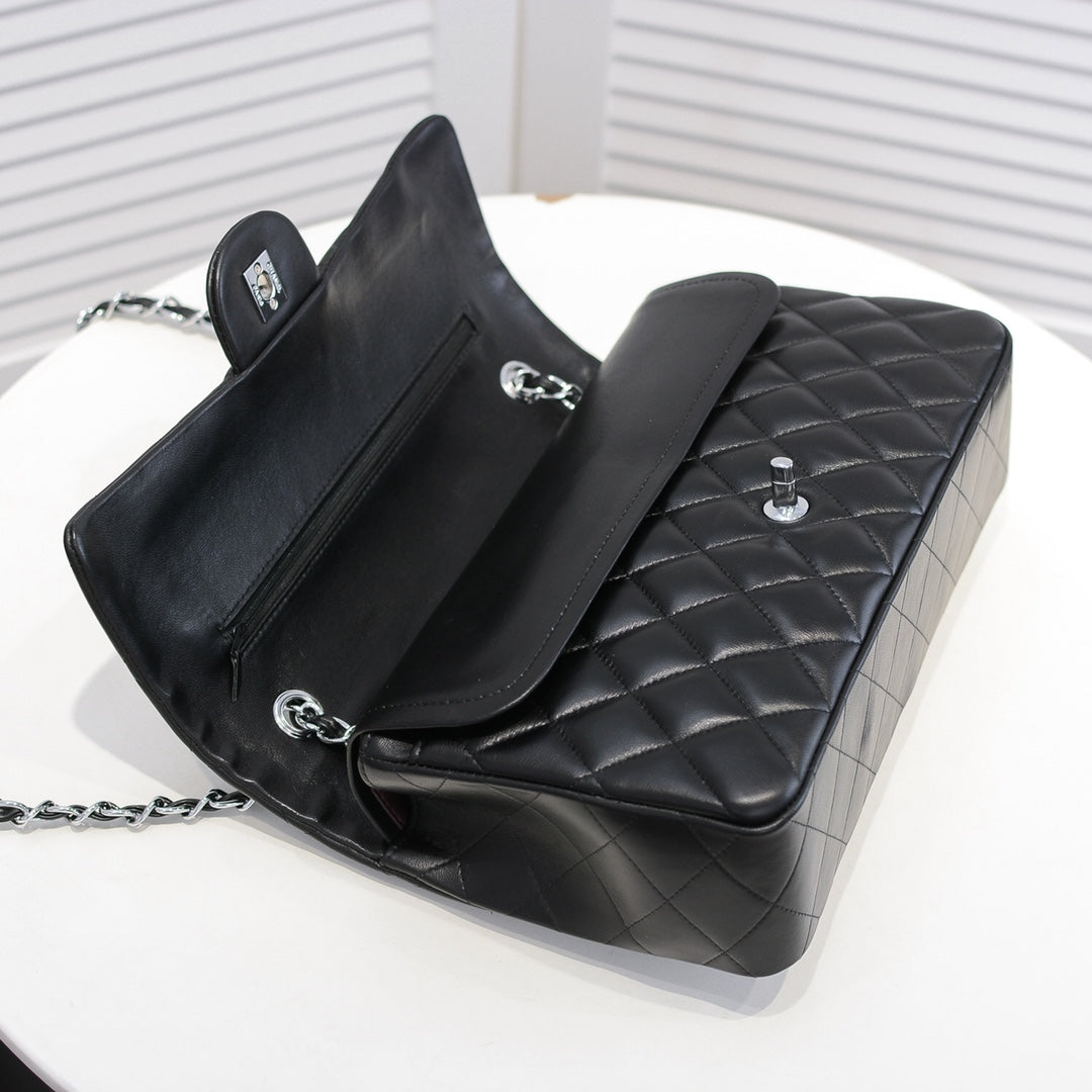 1XC97B  Fashionable leather bag 