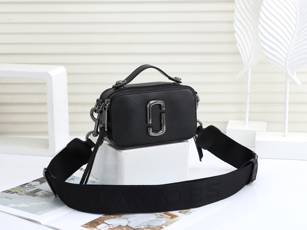 1XA31B  Fashionable leather bag 