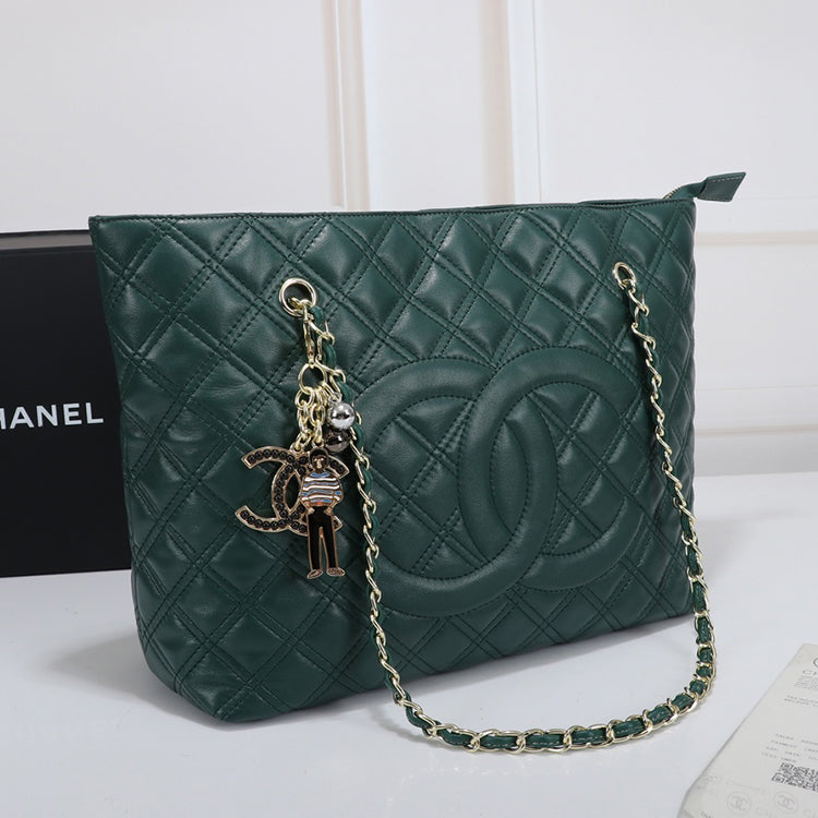 55C2B  Fashionable leather bag 