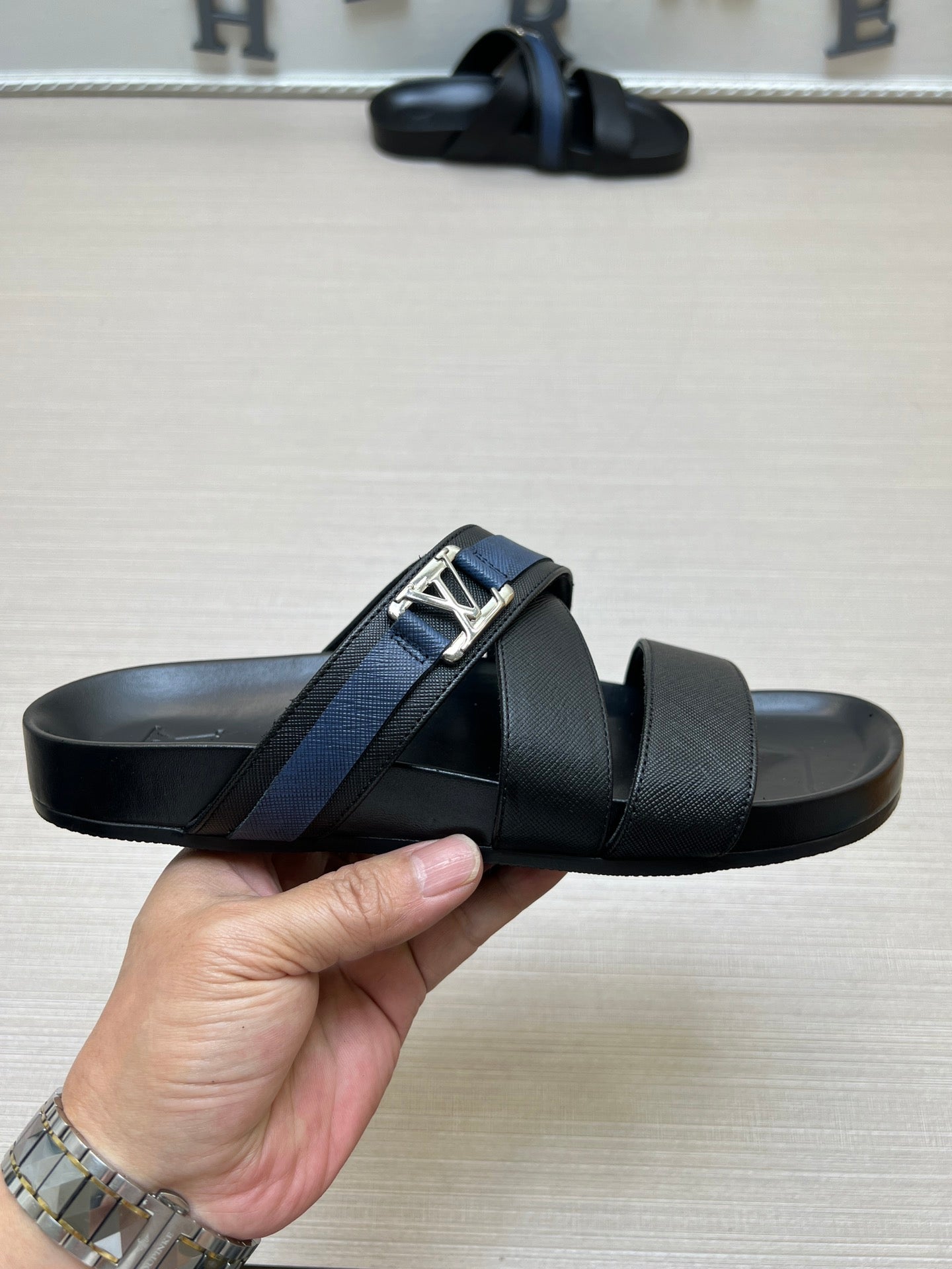 54E88Z    fashion  slippers