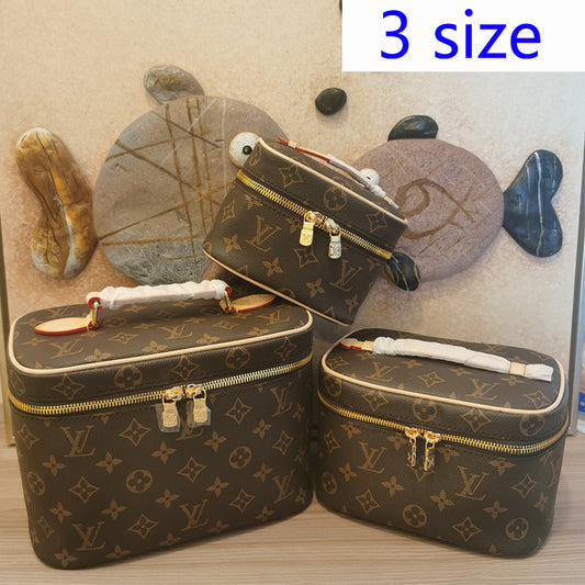 1XE273B  Fashionable leather bag 