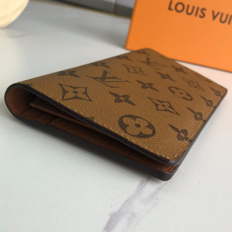 E2B  Fashionable leather wallets