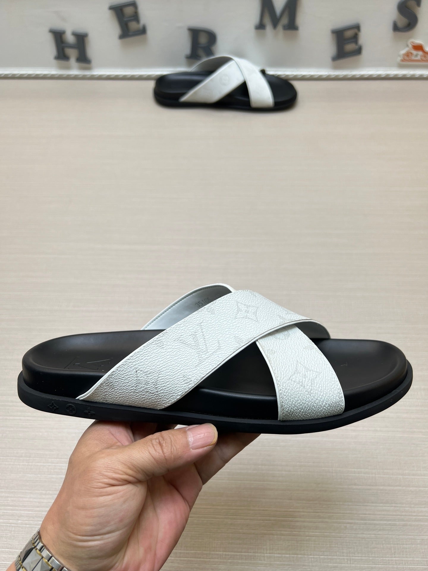 54E58Z  fashion   slippers