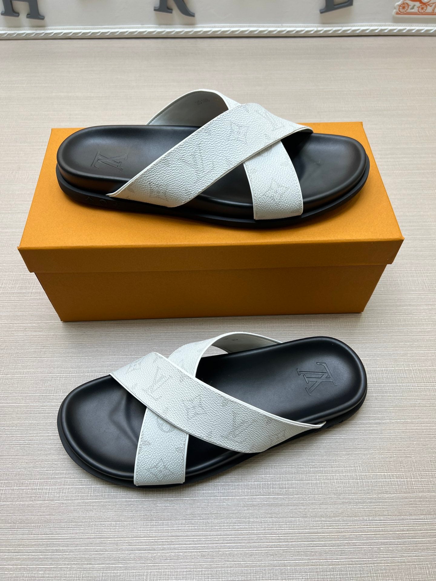 54E58Z  fashion   slippers