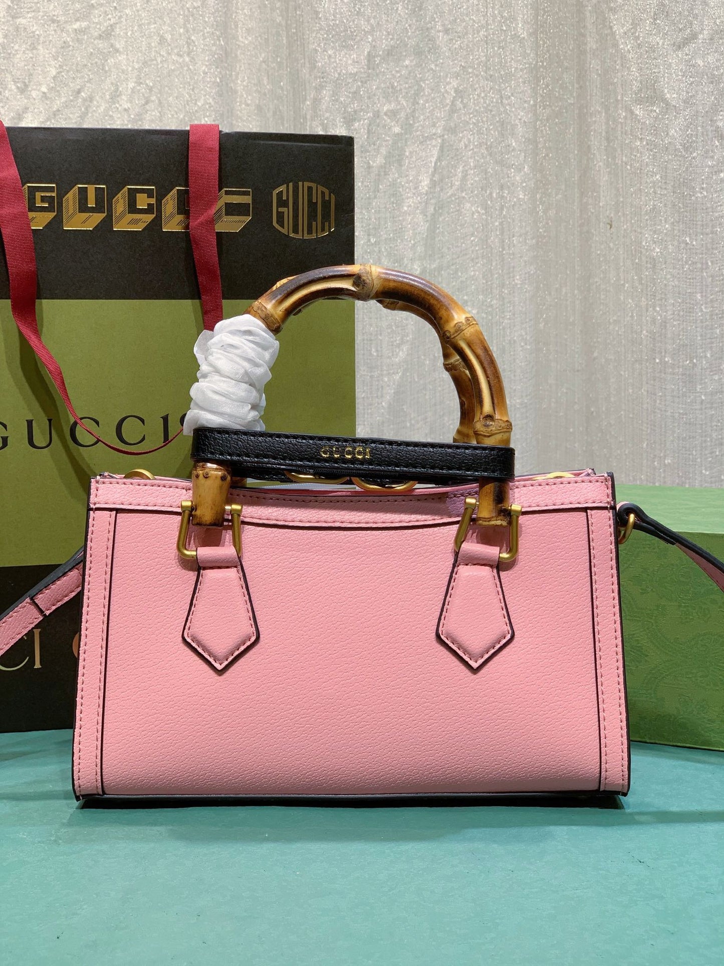 1XB114B  Fashionable leather bag 