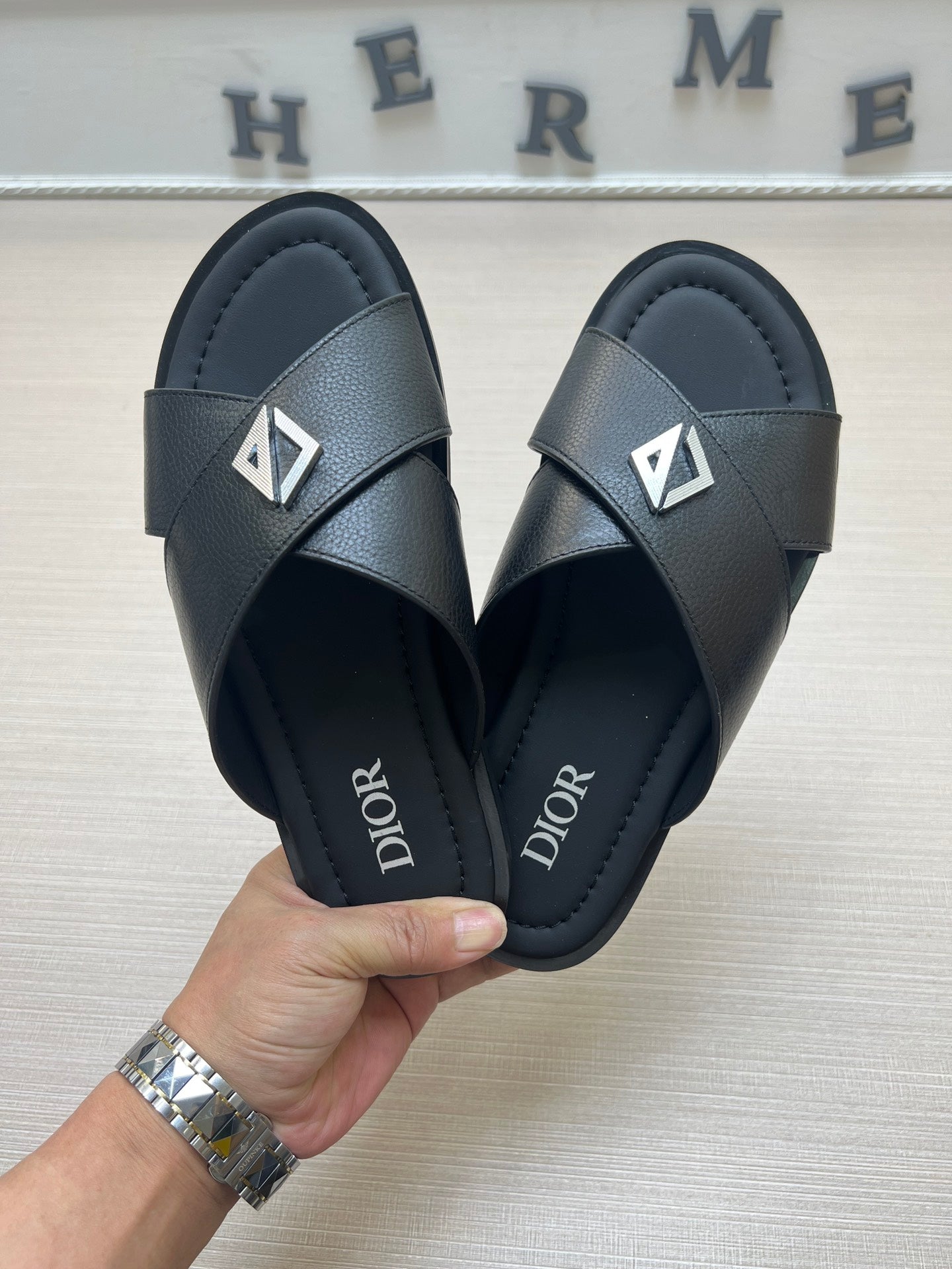 54D77Z   fashion slippers