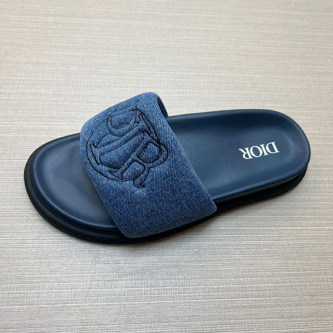 54D168Z   High quality leather slippers