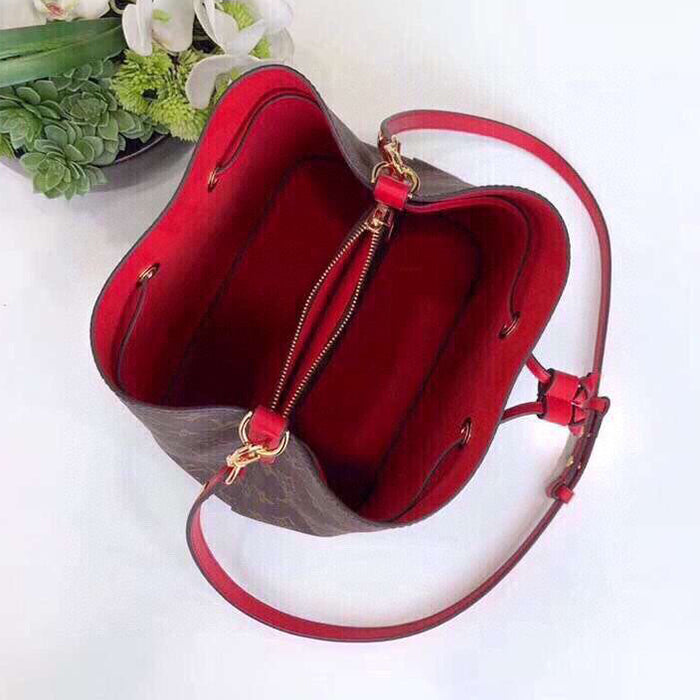 3E81B  Fashionable leather bag 