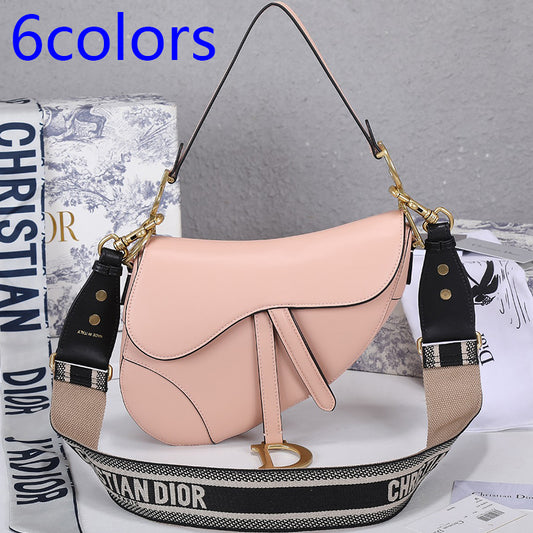 5D11B  Fashionable leather bag 