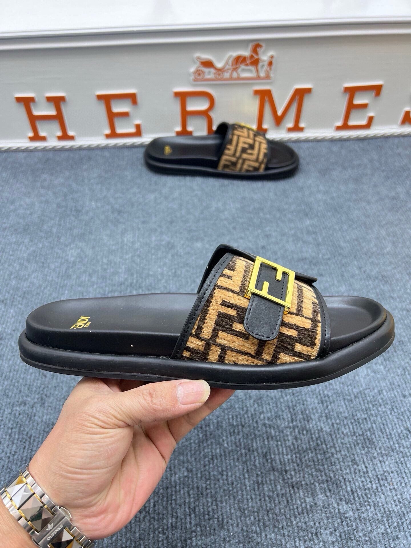 54F37Z  fashion slippers