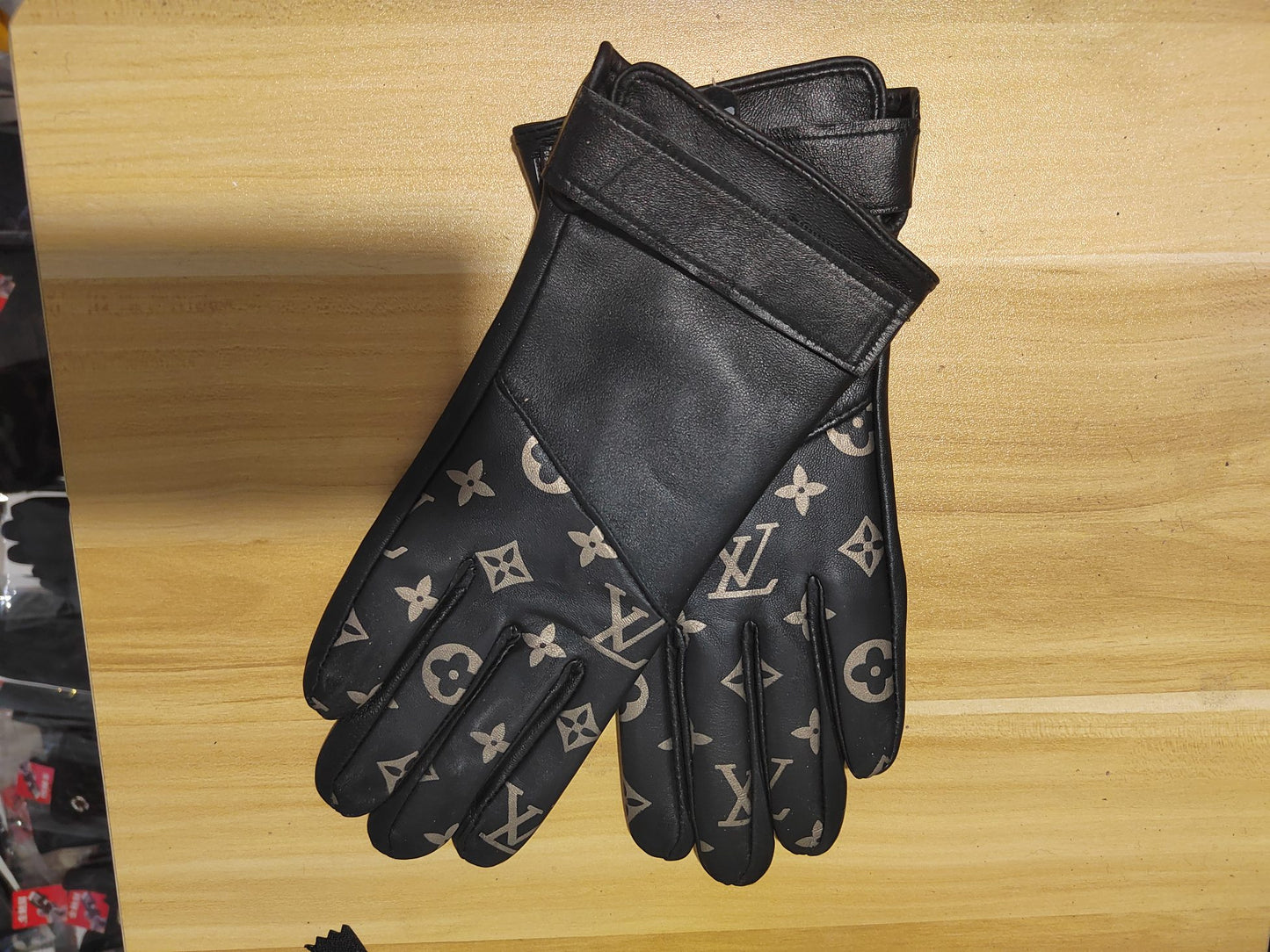 24E80S   Fashion gloves