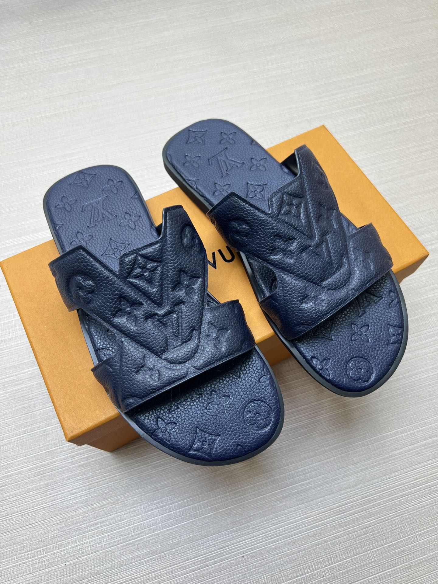 54E34Z  fashion slippers