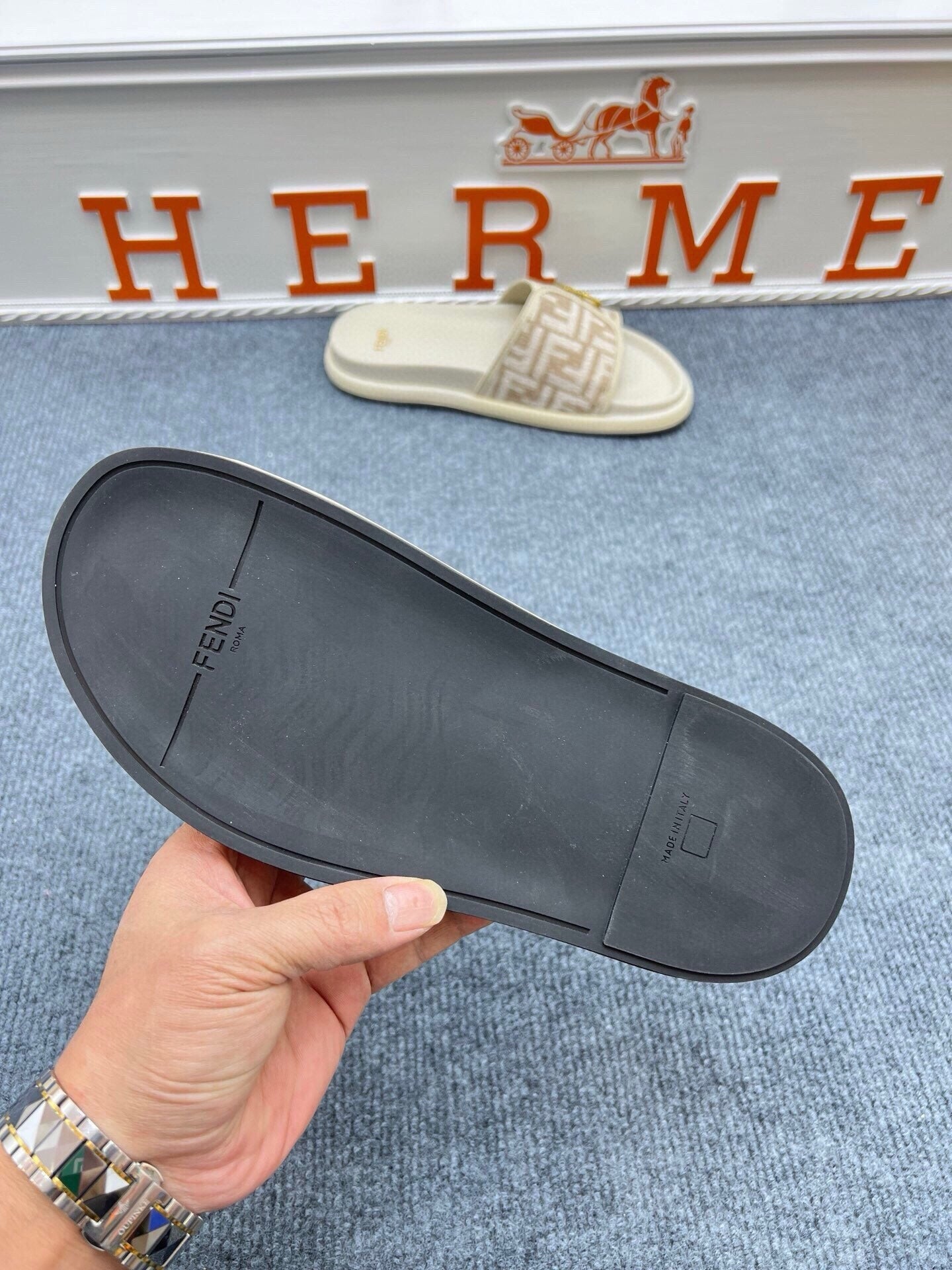 54F37Z  fashion slippers