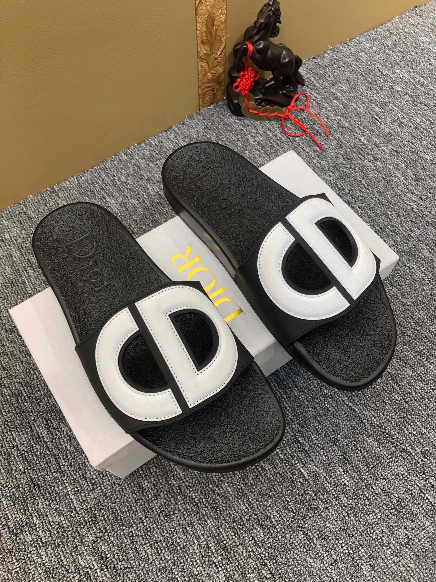 54D51Z    fashion slippers