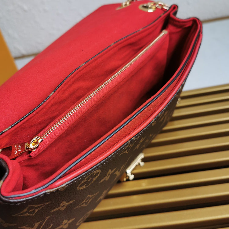 AE83B   Fashionable leather bag 