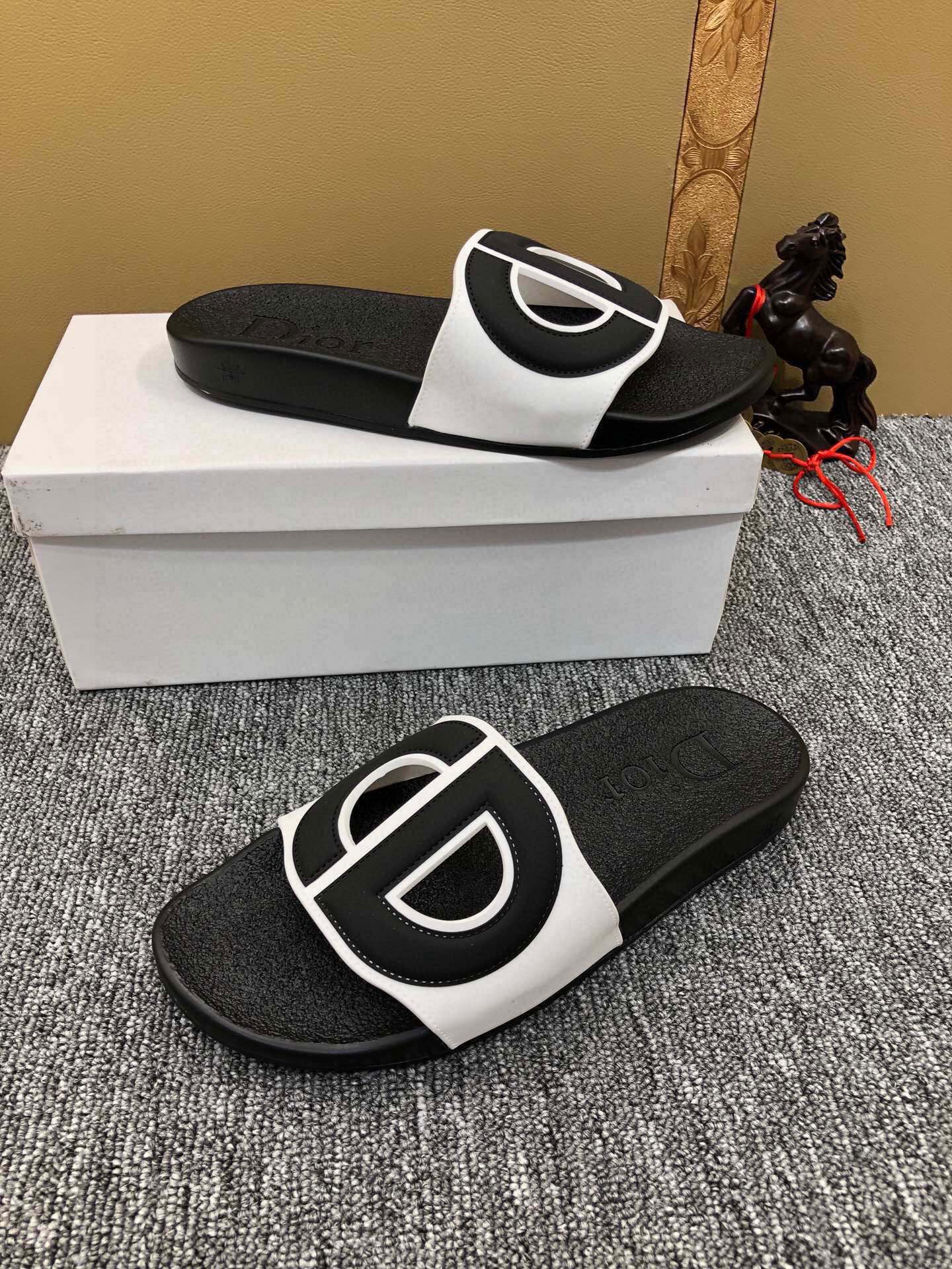 54D51Z    fashion slippers