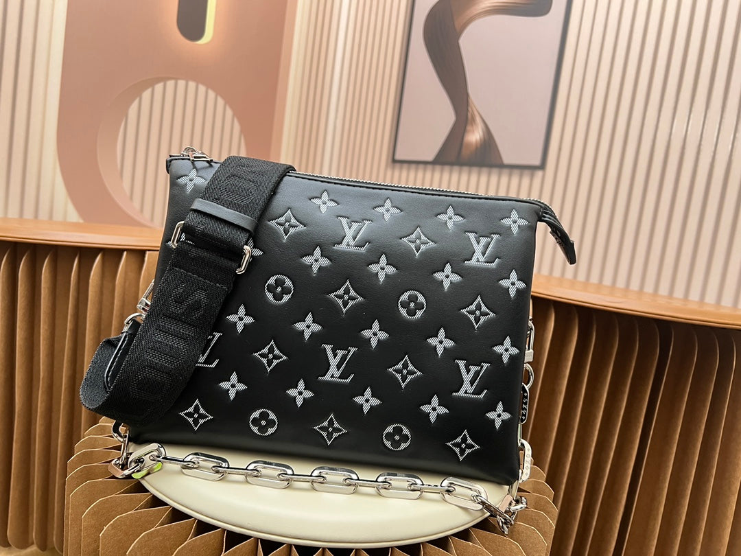 1XE181B  Fashionable leather bag 