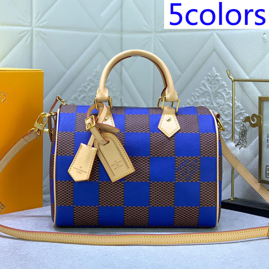 2XE269B  Fashionable leather bag 