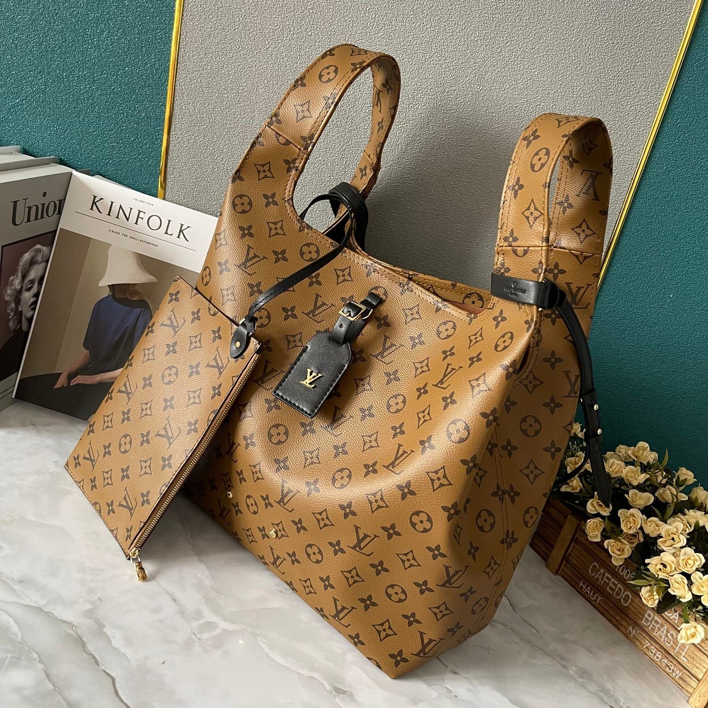 1XE274B  Fashionable leather bag 