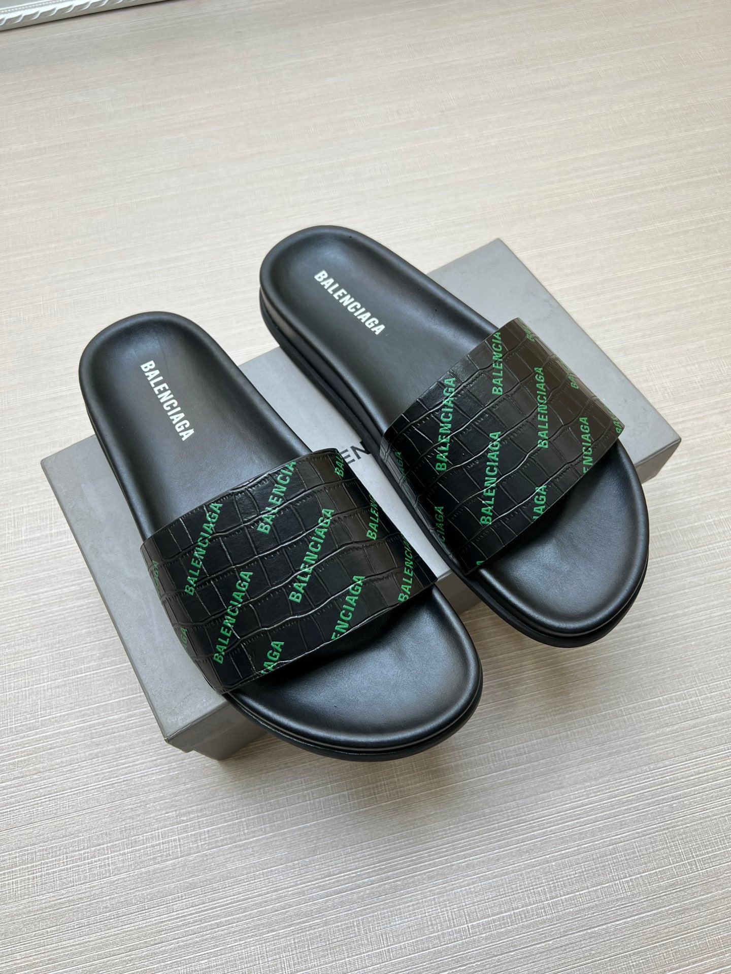 54J99Z   fashion  slippers