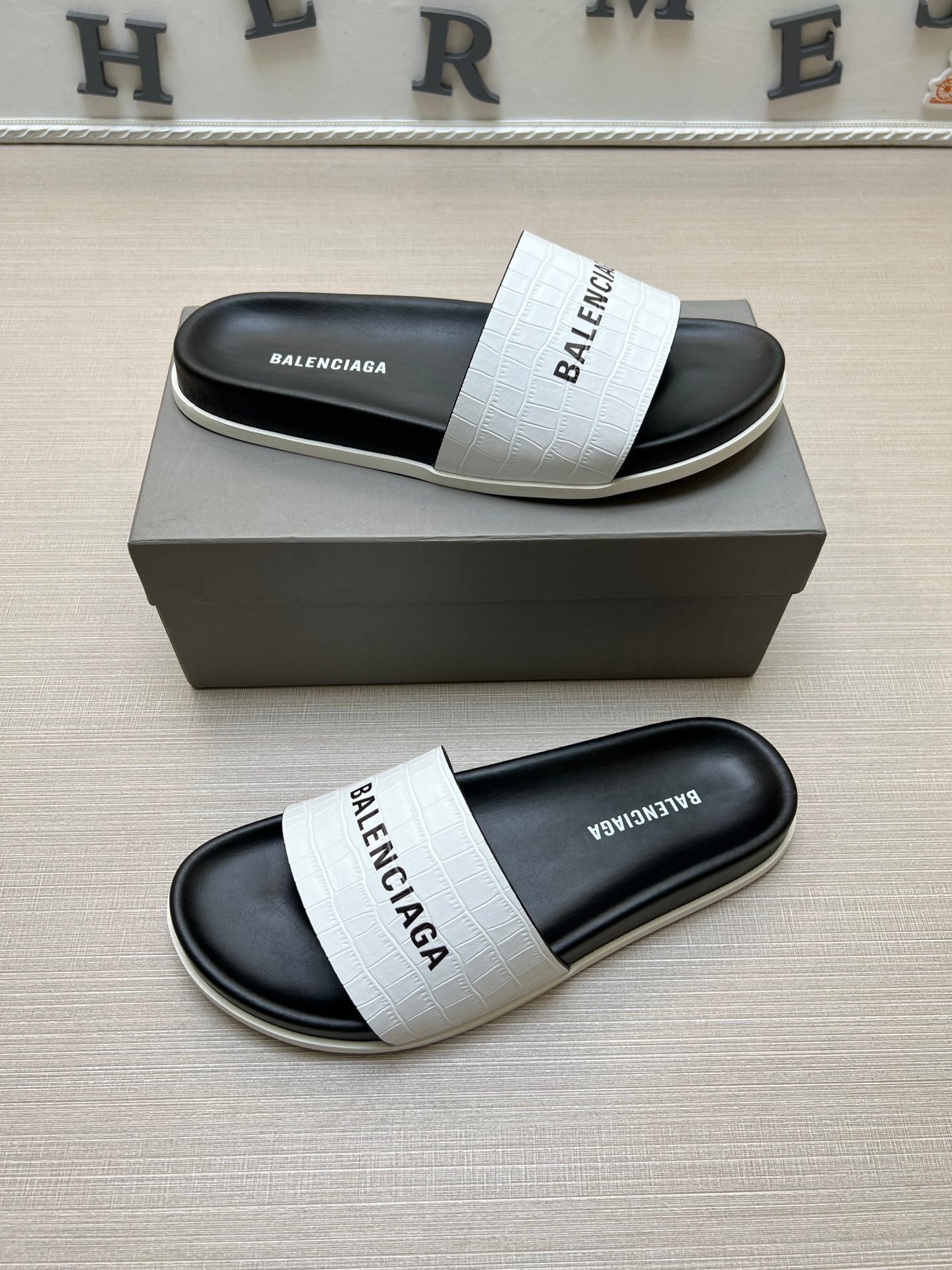 54J99Z   fashion  slippers