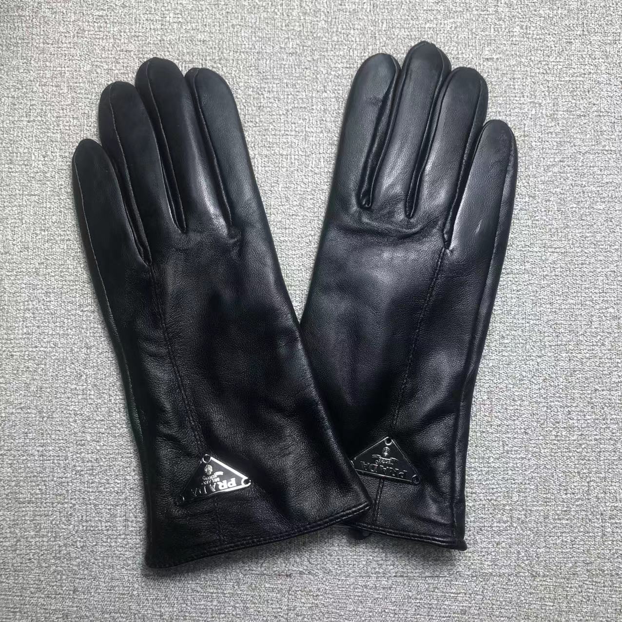 24PD83S   Fashion gloves