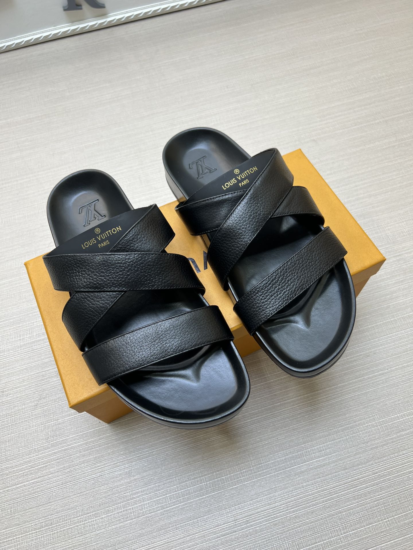 54E89Z   fashion  slippers