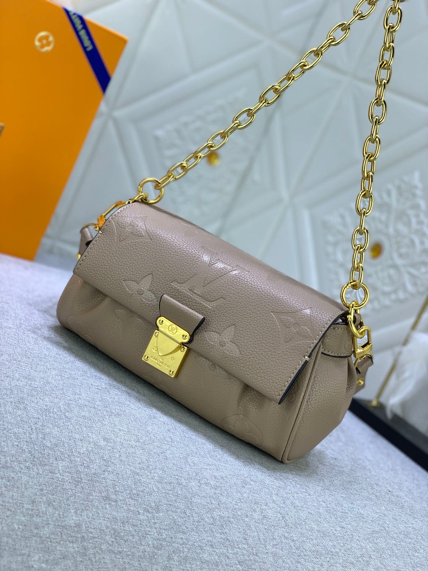 2XR363B  Fashionable leather bag 