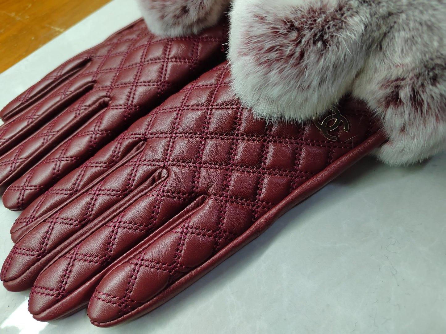 24C113S   Fashion gloves