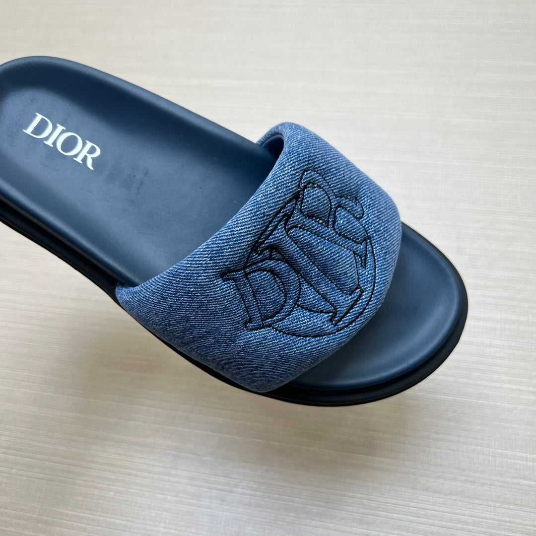 54D168Z   High quality leather slippers