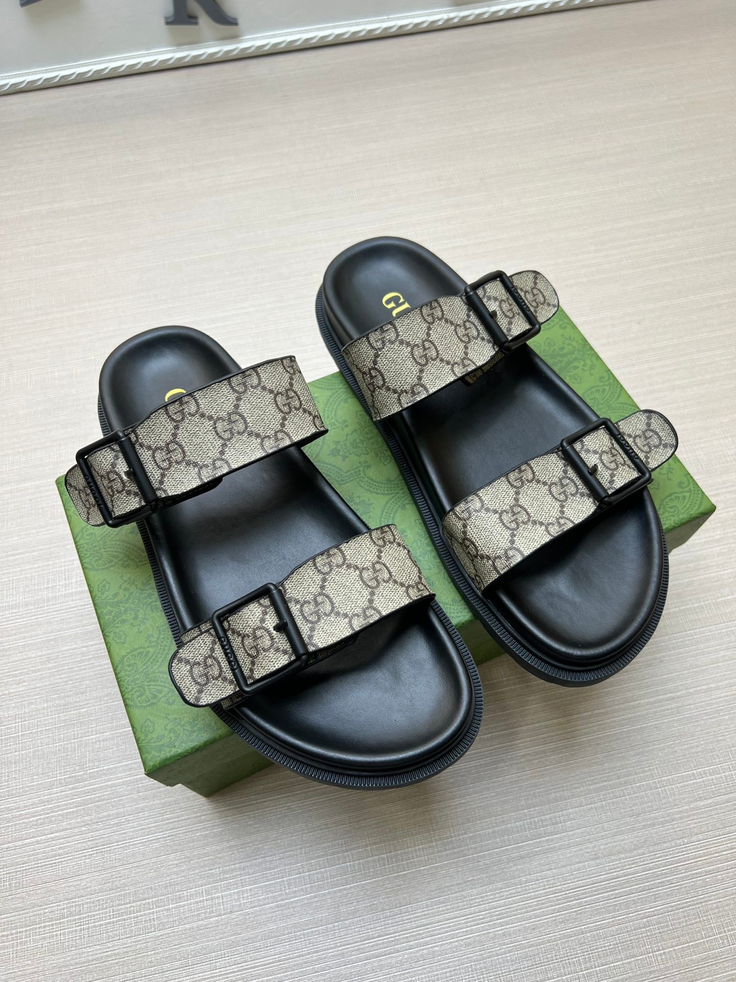 54B90Z    fashion slippers