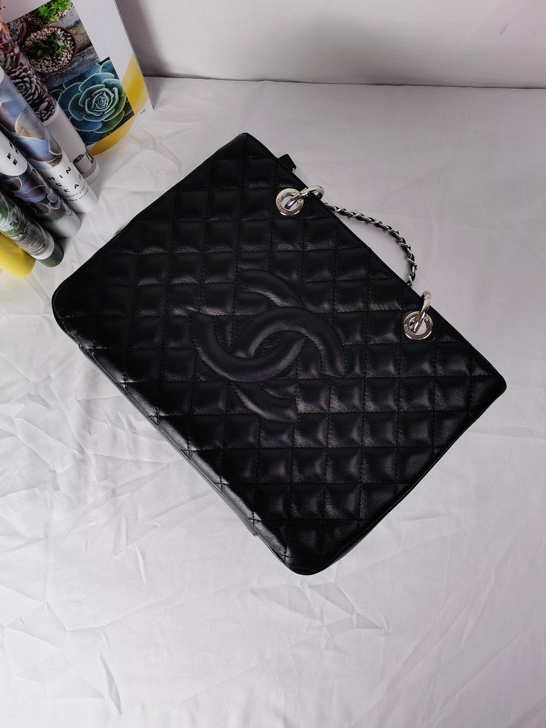 4XC20B  Fashionable leather bag 