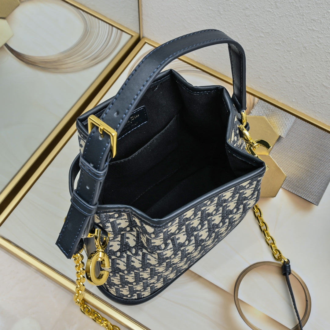 2XD370B  Fashionable leather bag 