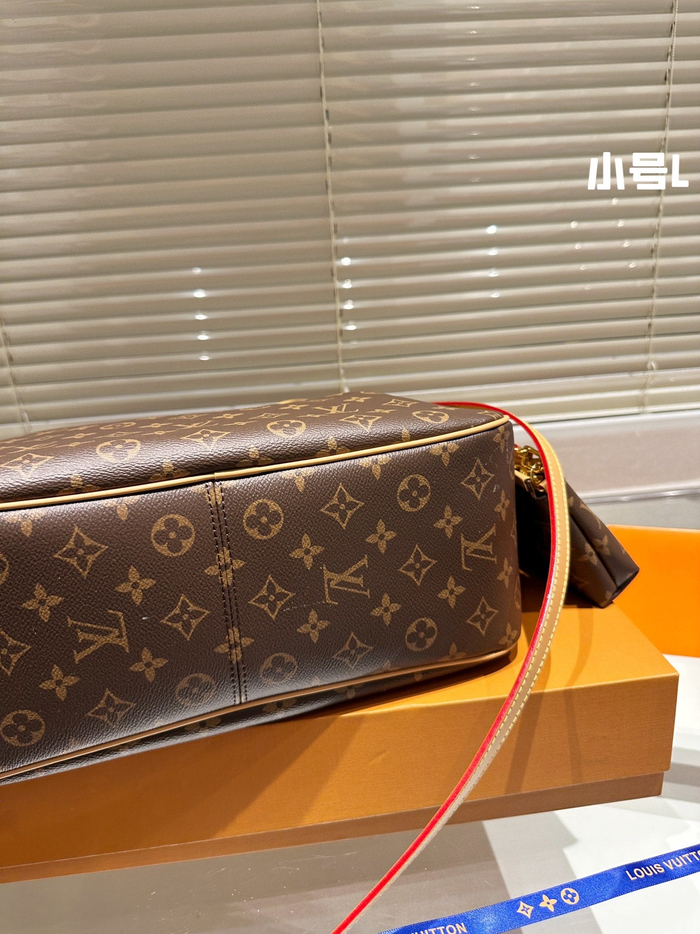 6XE227B (  Fashionable leather bag )