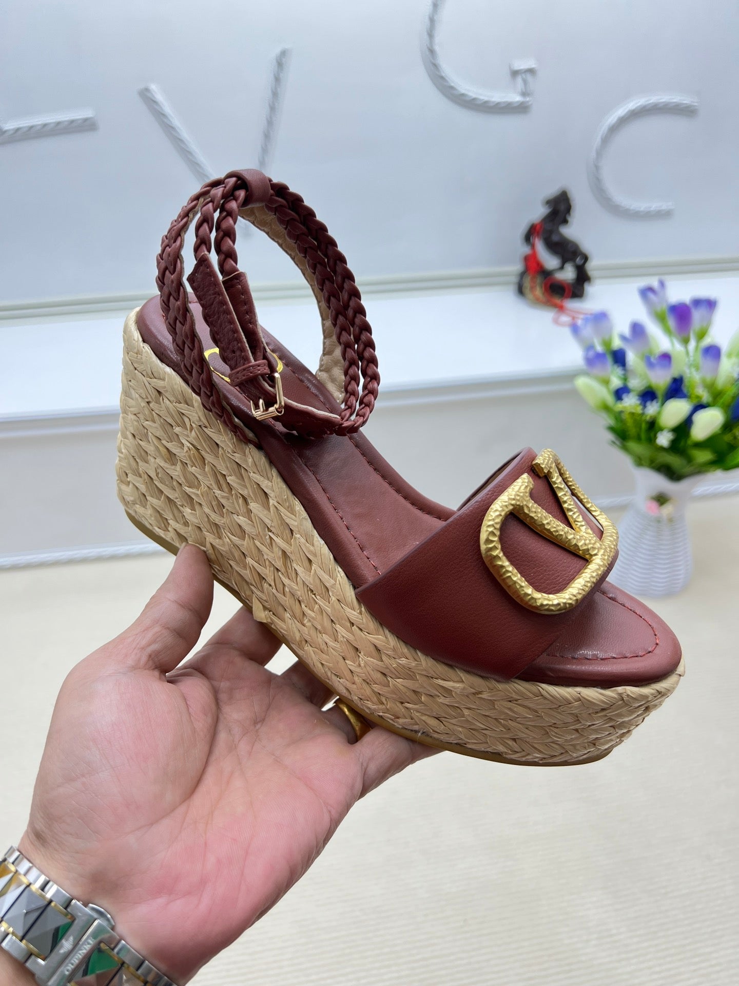 1: 1 High quality leather sandals 5YVL101Z