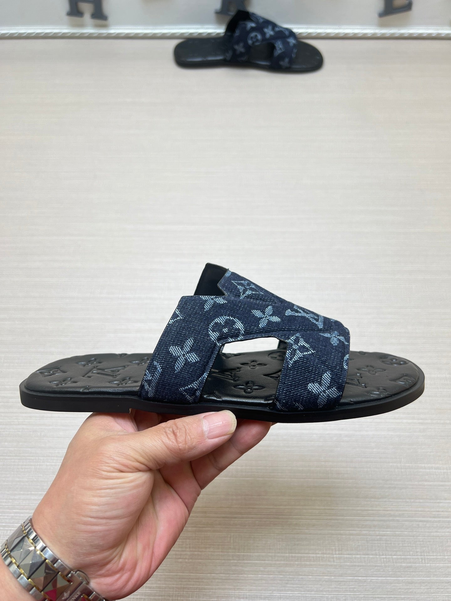 54E28Z   fashion  slippers