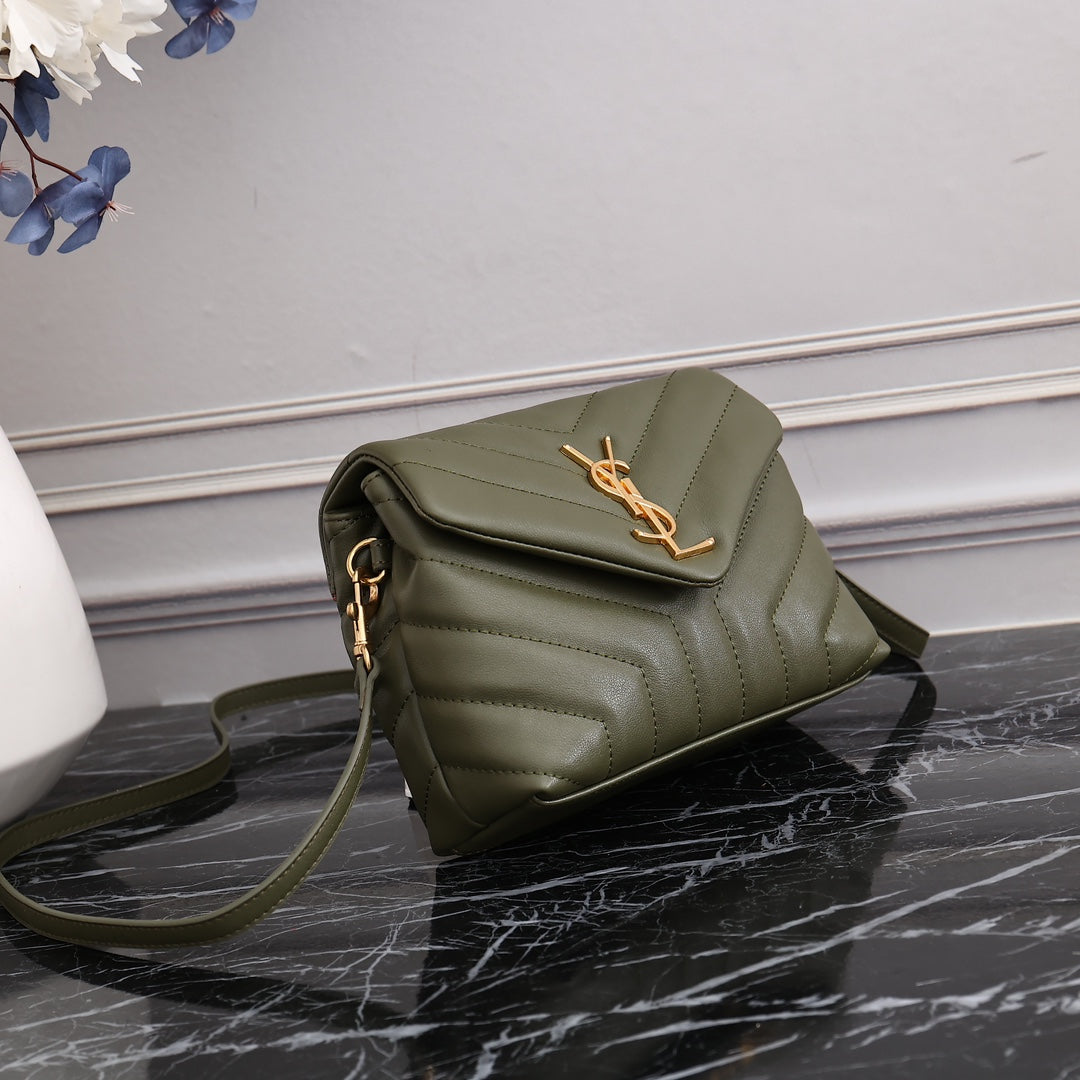 1XSL267B  Fashionable leather bag 