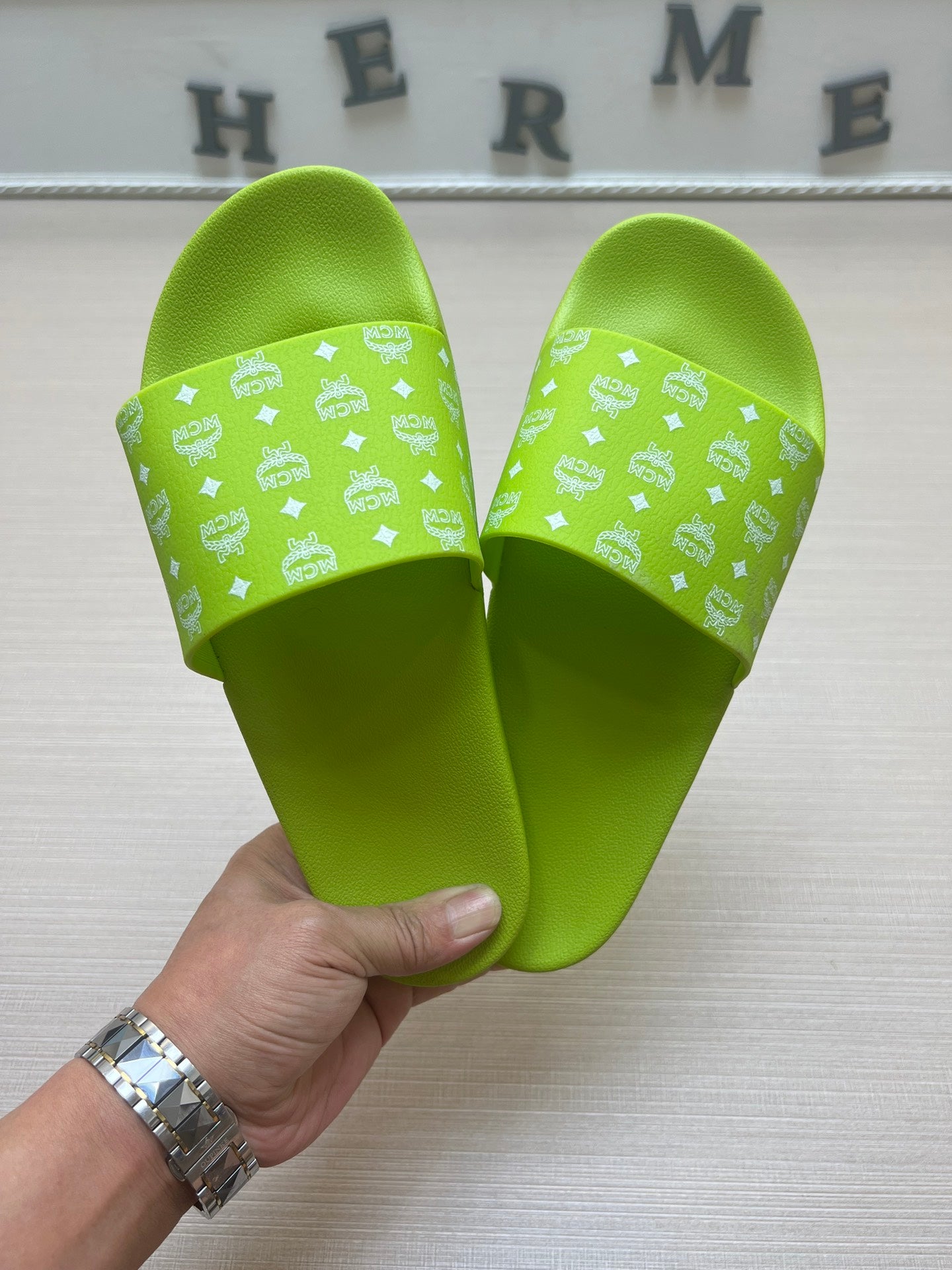 54M47Z   fashion  slippers