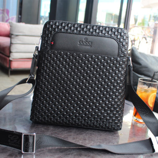 2XB307B  Fashionable leather bag 