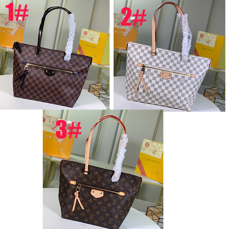 1E001B  Fashionable leather bag 