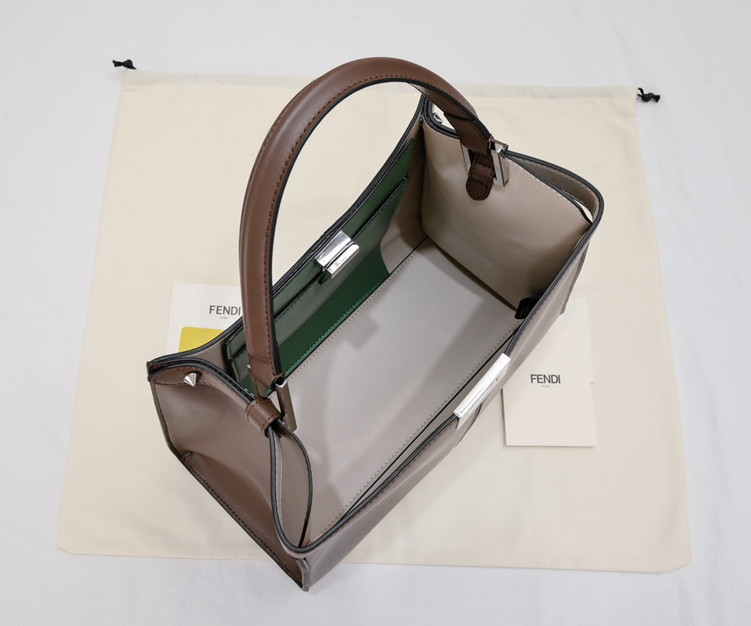 2XE41B  Fashionable leather bag 