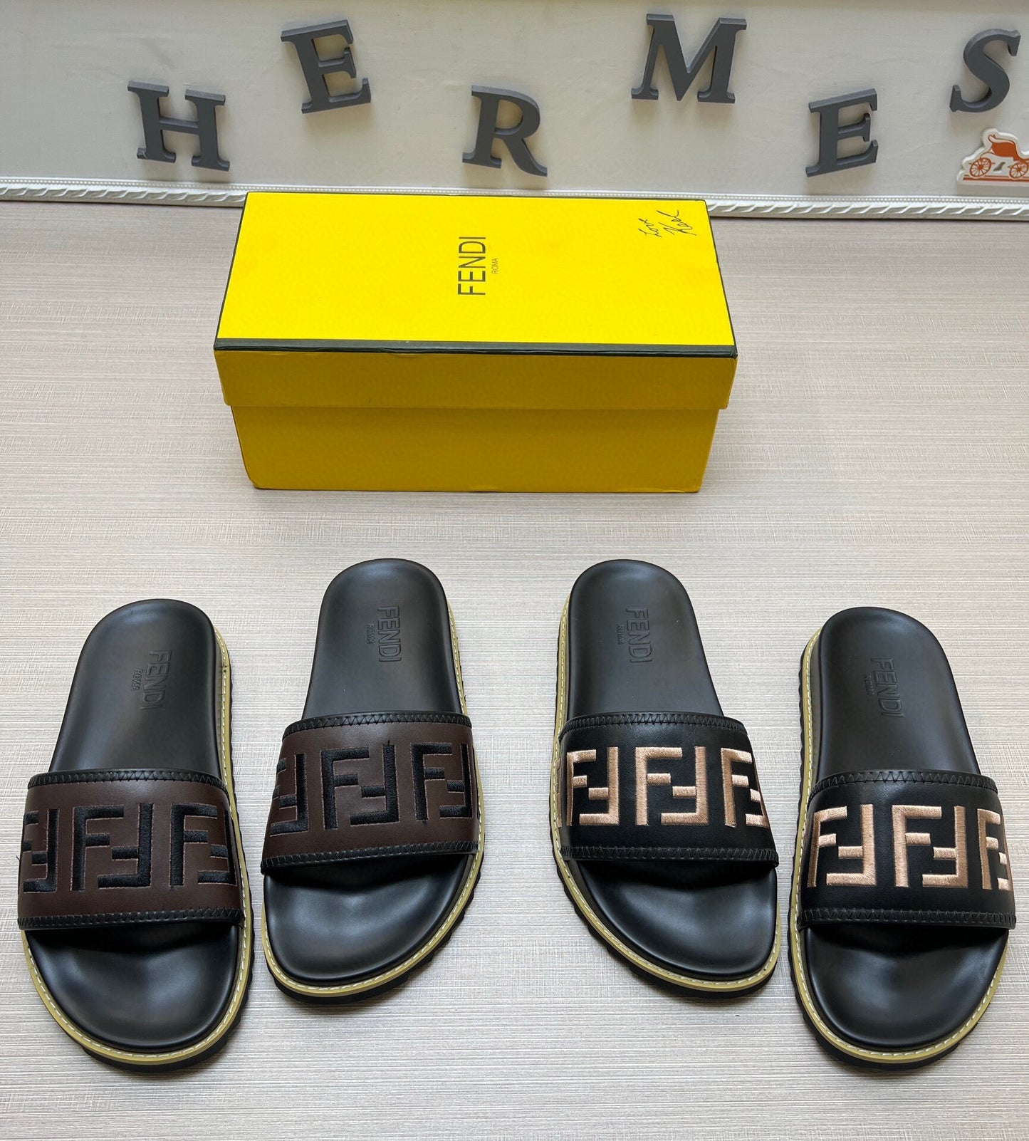 54F25Z    fashion  slippers