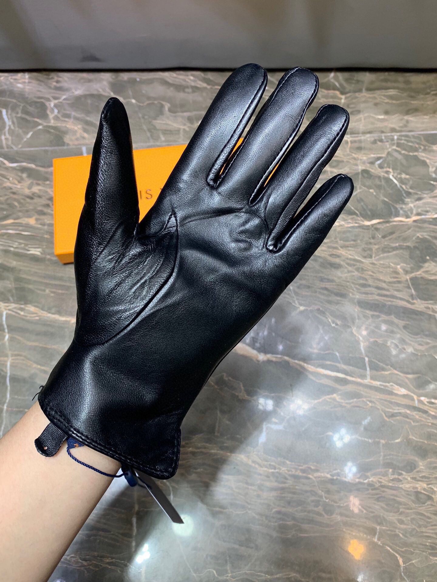 24E97S   Fashion gloves