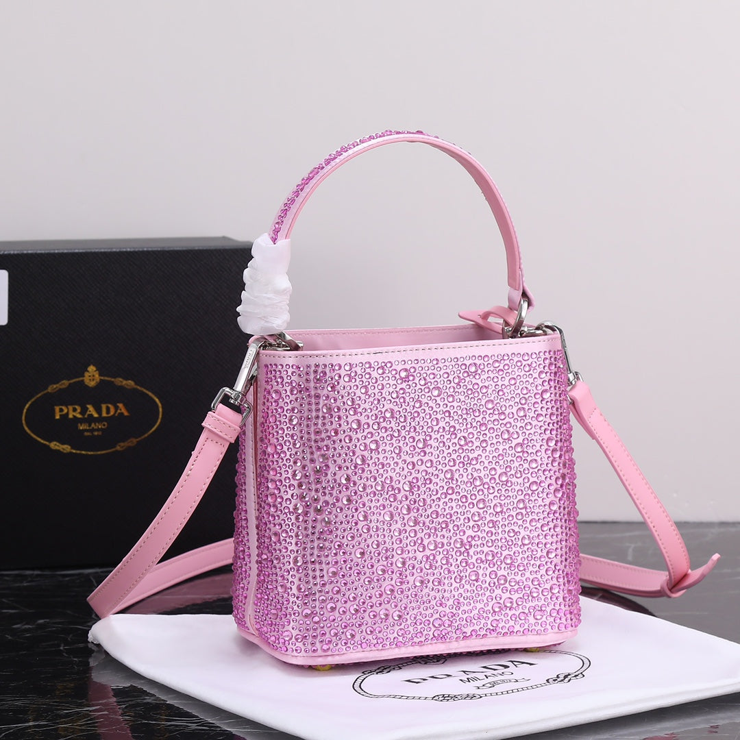 2XPD265B  Fashionable leather bag 