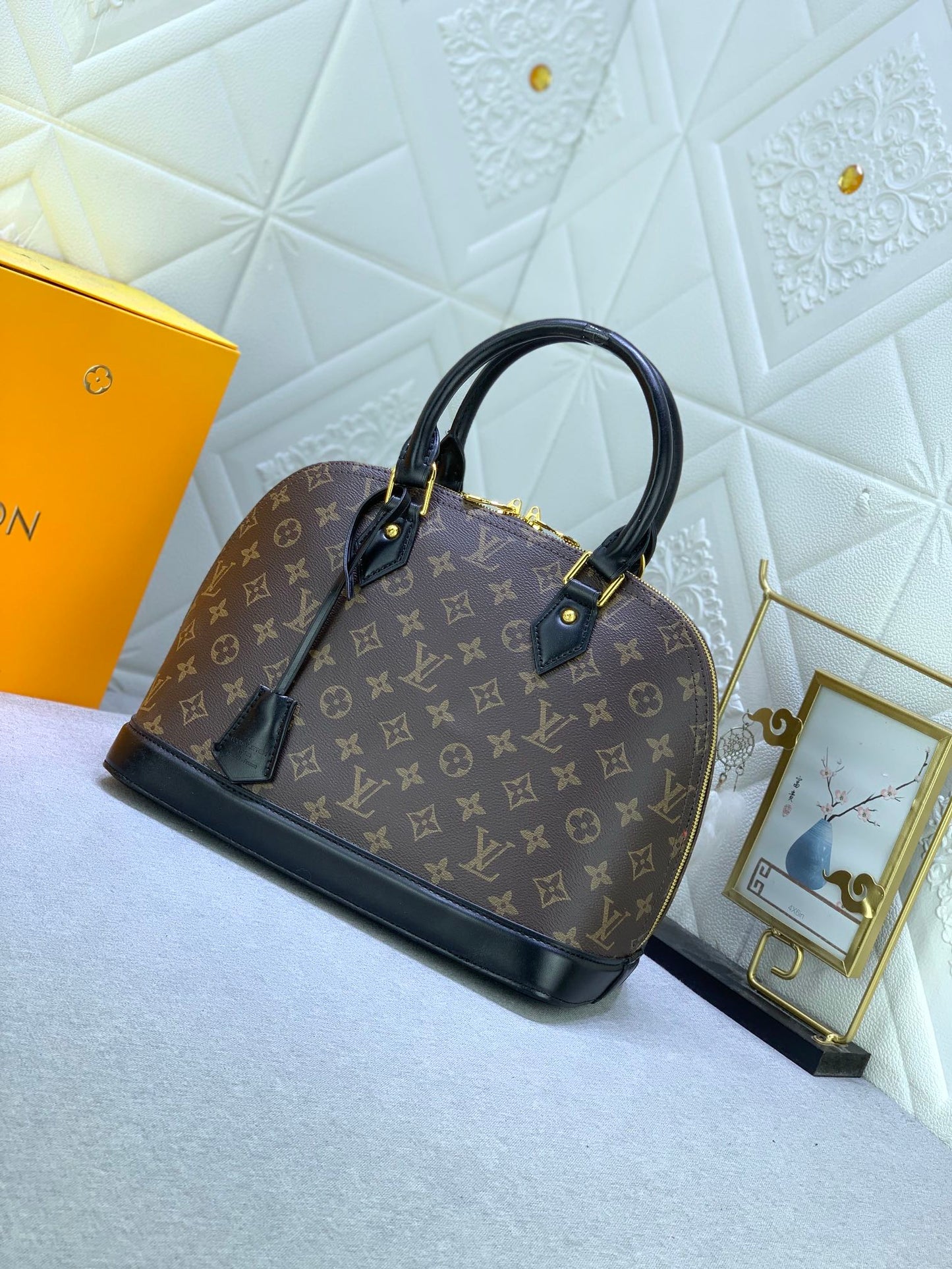 2XE337B  Fashionable leather bag 