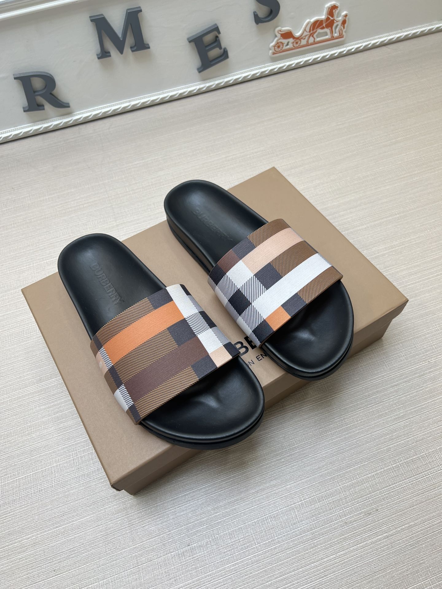 54R119Z  fashion  slippers