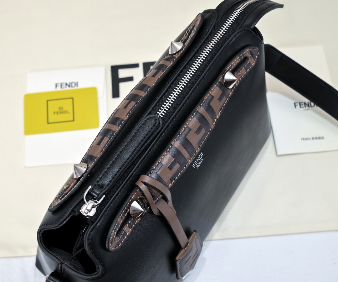 2XF331B  Fashionable leather bag 