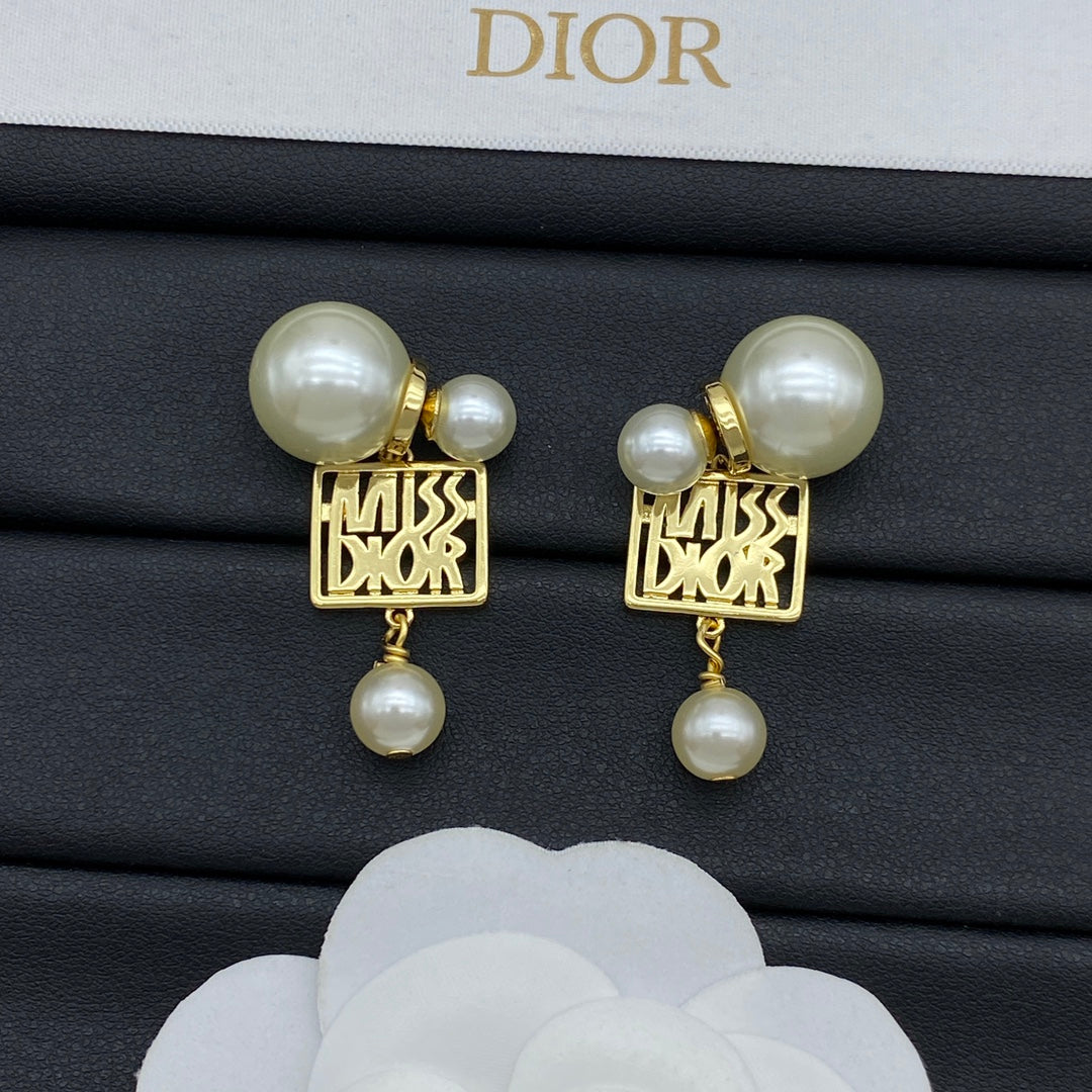 14D1068E  Fashion Earrings