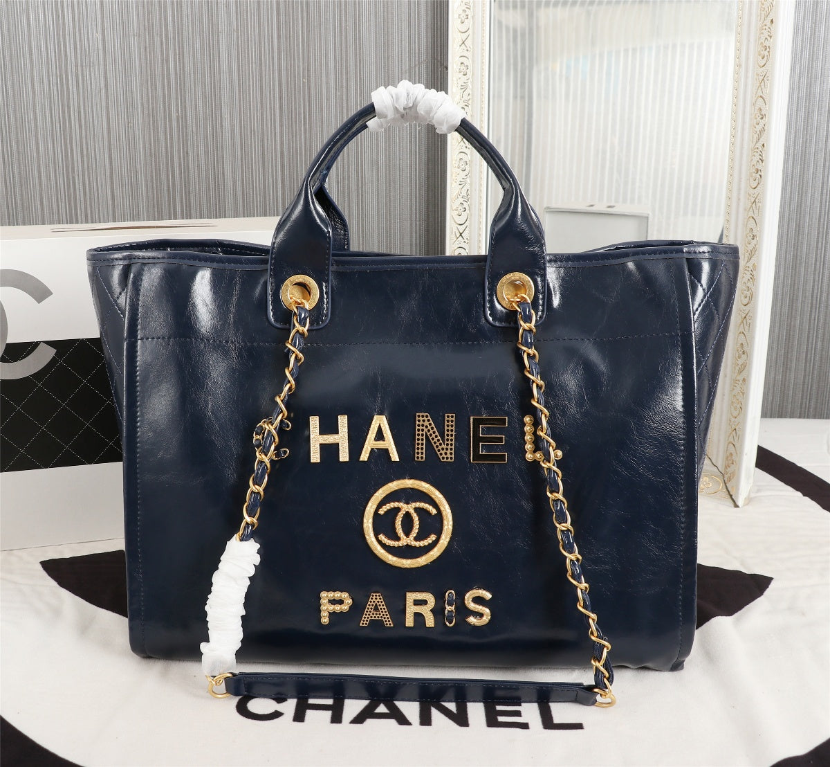 2XE349B  Fashionable leather bag 