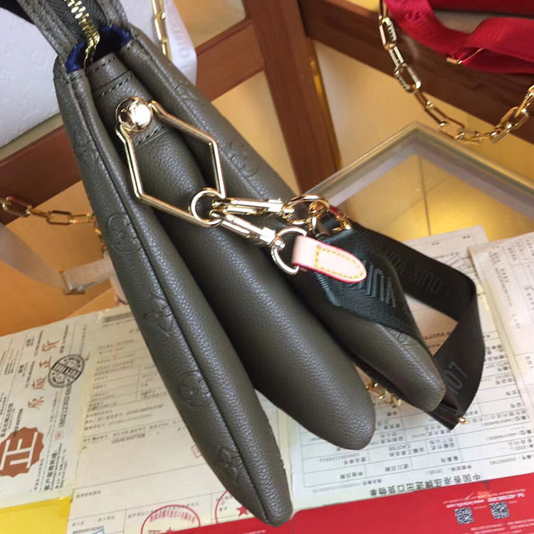 2E42B  Fashionable leather bag 